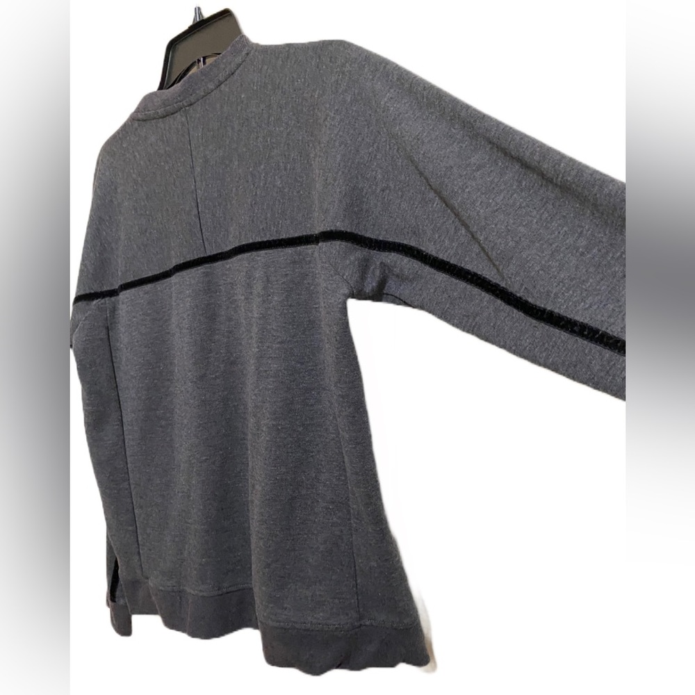 EUC BCG Charcoal Sweatshirt with Pockets size Medium - Picture 2 of 4
